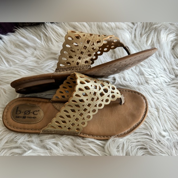 Born Concept. B.O.C. Flat Leather Flip Flop Sandals. - Picture 1 of 5